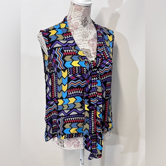TUCKER Bright geometric print sleeveless blouse size S. - Picture 8 of 12